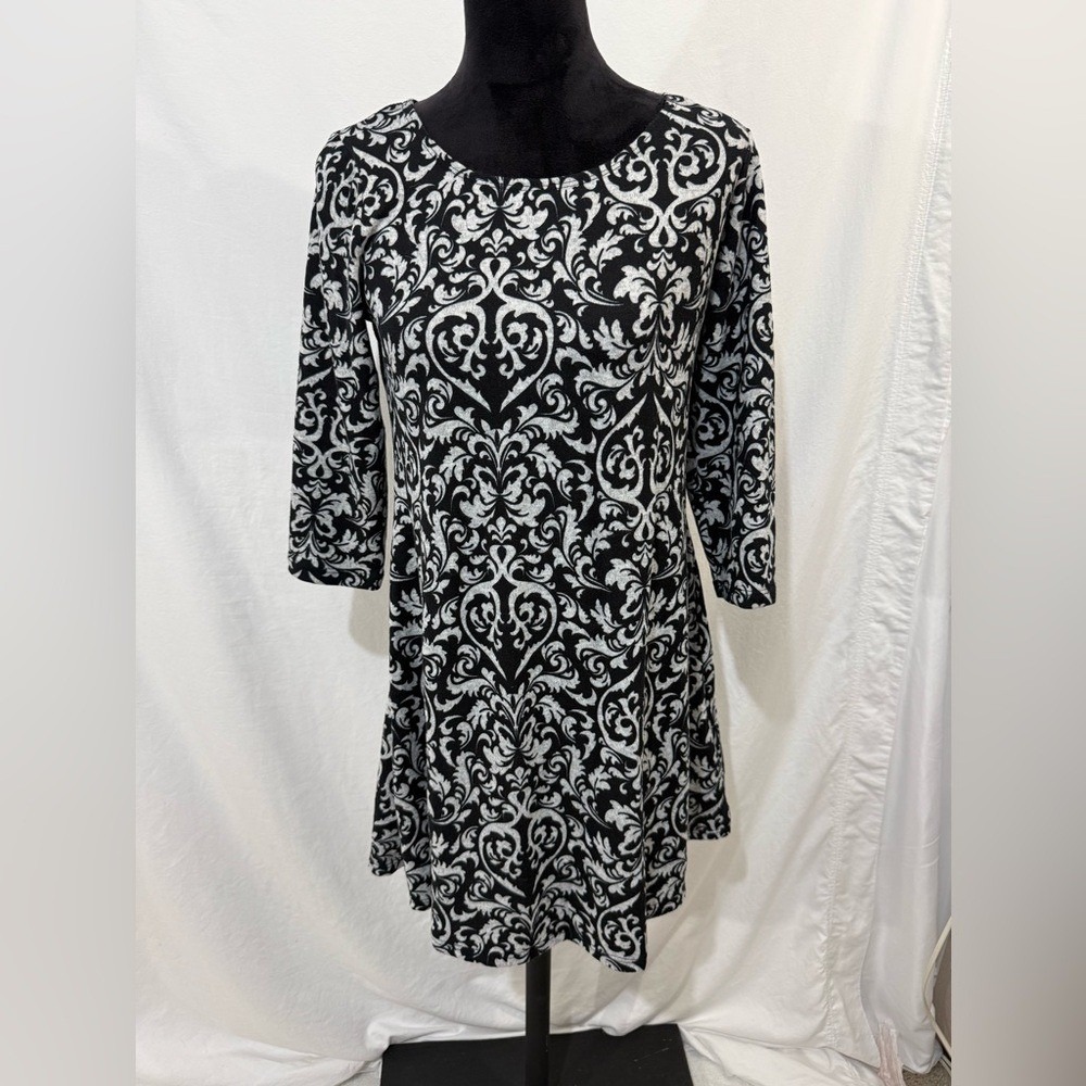 Tiana B. Elegant Women's Black and White Patterned Dress Damask Scroll Print
